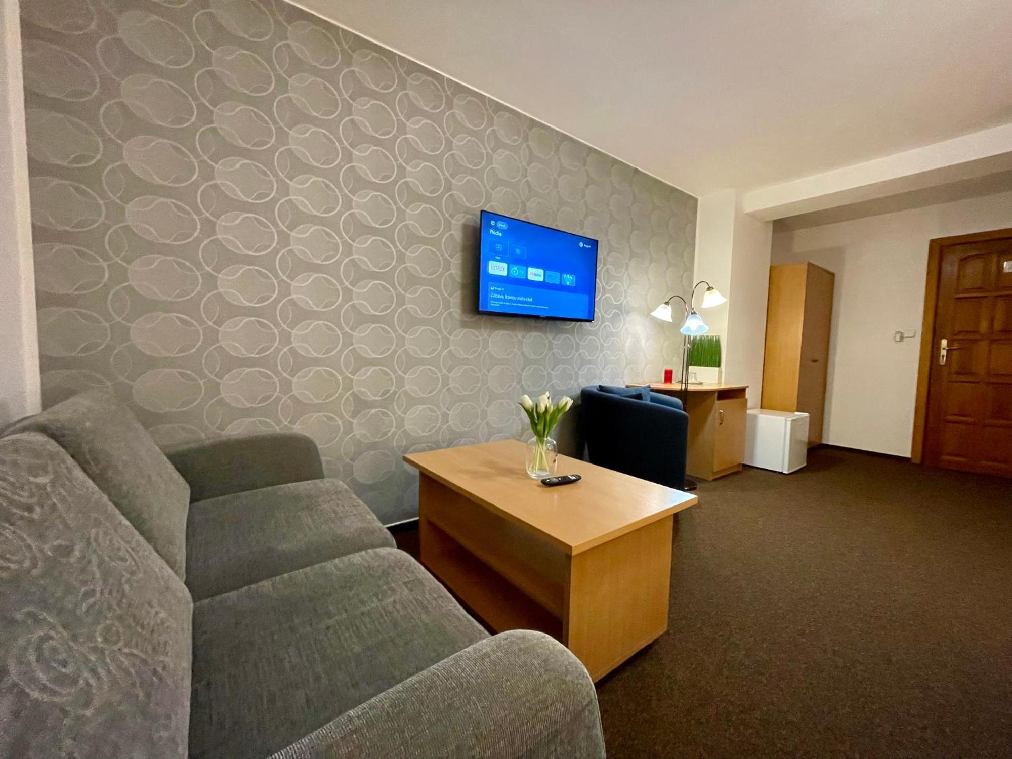 Hotel Aldo Unicov Exterior photo